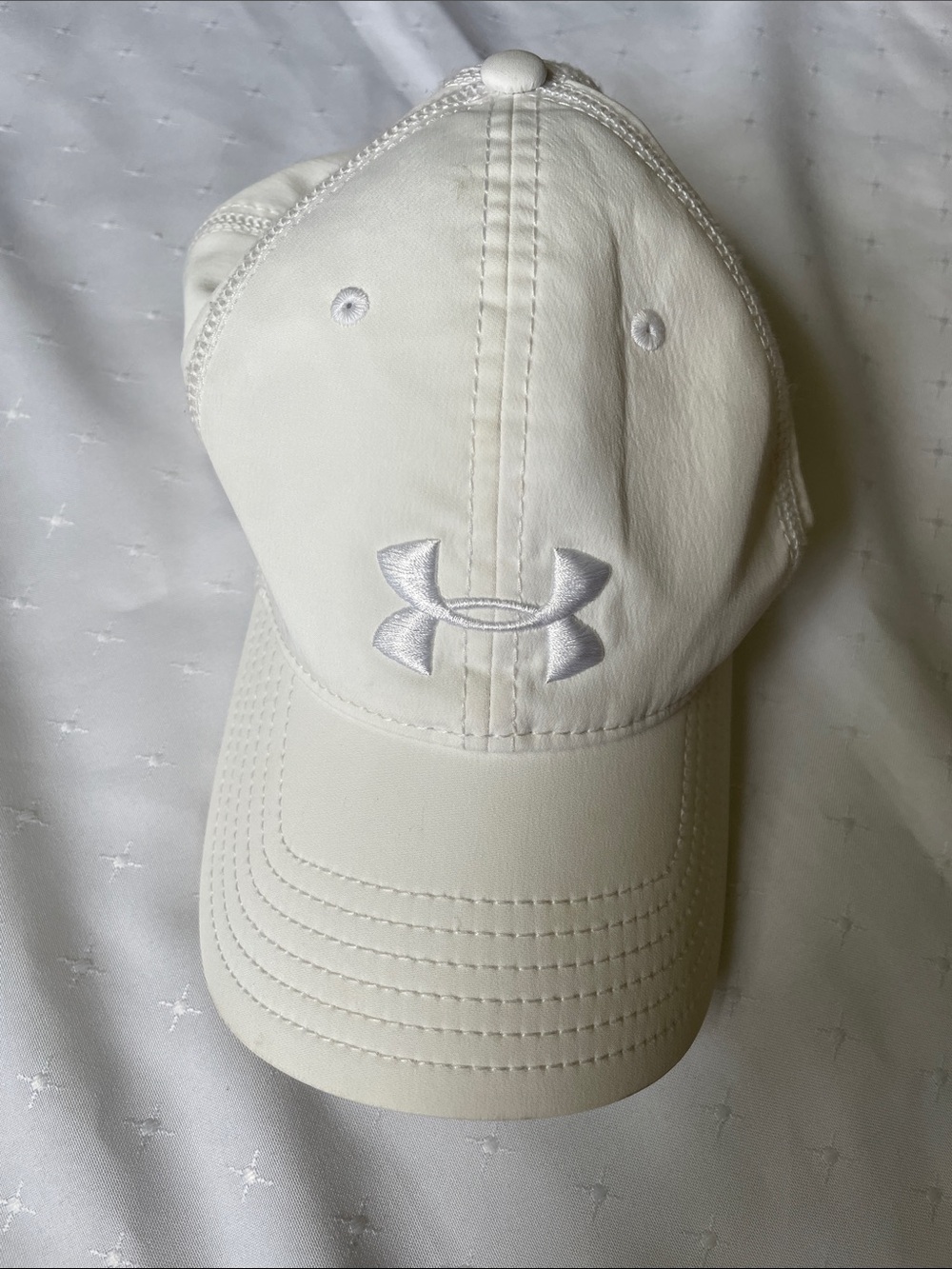 Under Armour Women’s s White Embroidered Logo Cap